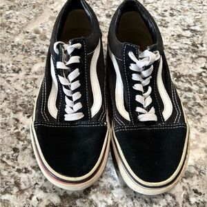 Vans Black & White Sneakers-EUC